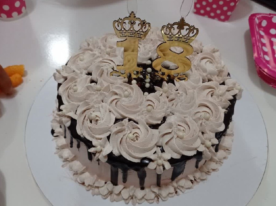 کیک تولد 18 سالگی 