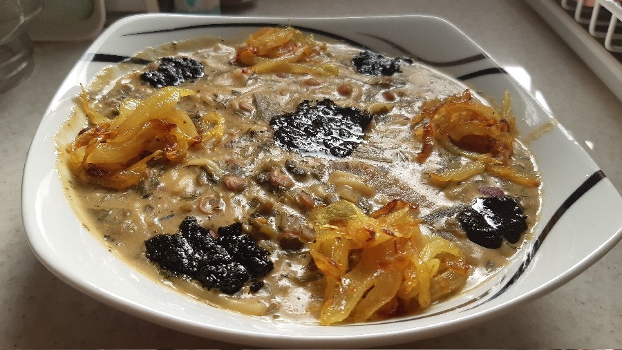عکس ?آش رشته? تو یزد یه مدل چغندردارن که تو شولی میریزن تو آش رشته هم معمولا میریزن منم ریختم.