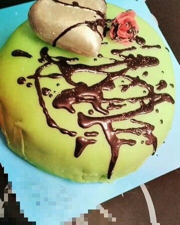 عکس کیک تولد با فیلینگ موز و گردو