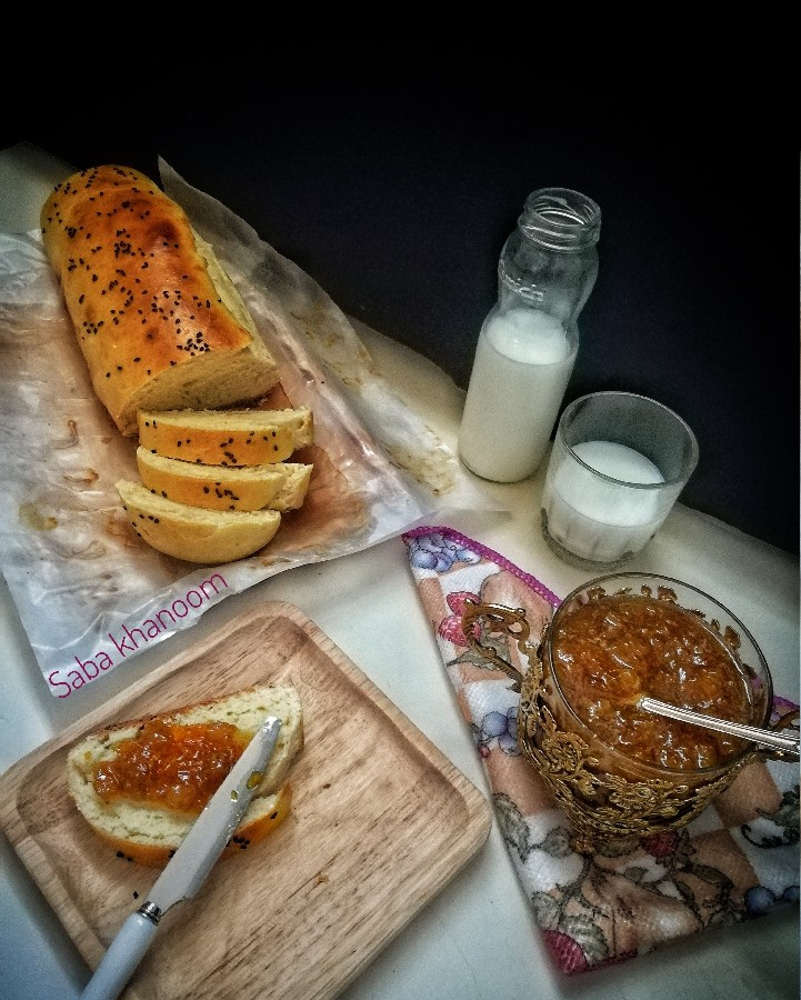 عکس نان تست با شیر و مربای انگور