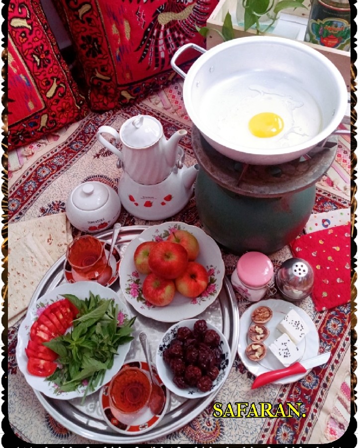 صبحانه ایرانی. صبحانه سنتی نان و پنیر و سبزی نان وعشق