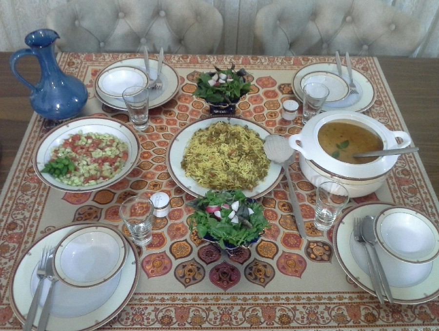 عکس سفره ایرانی "لوبیا پلو، سوپ جو و سالاد شیرازی "