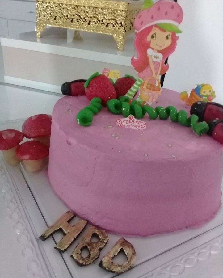 کیک توت فرنگی