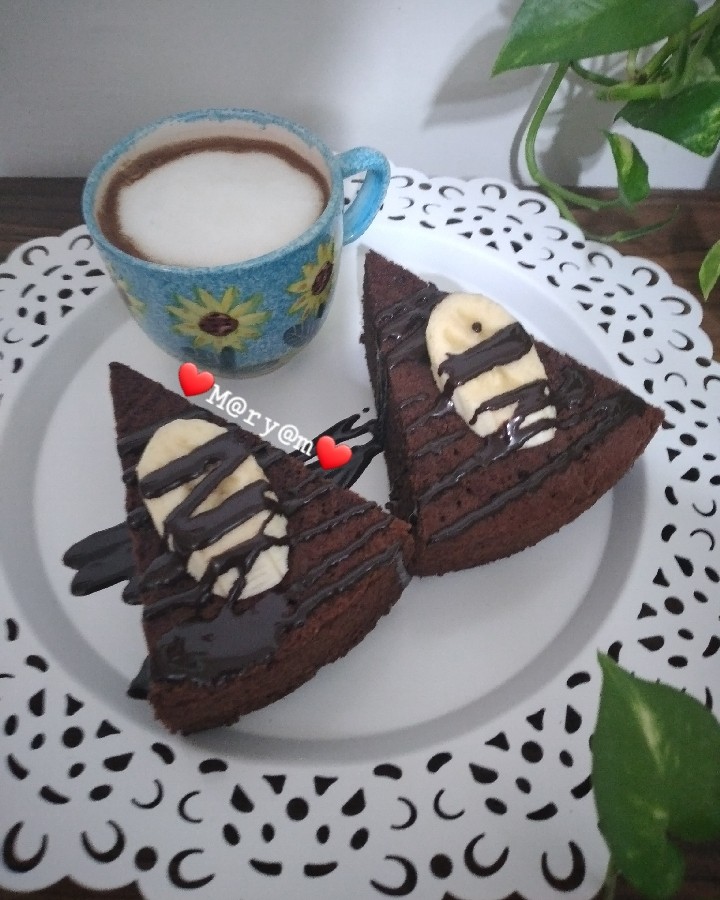 عکس ۲۰۱_ کیک شکلات و قهوه همراه با قهوه ترک