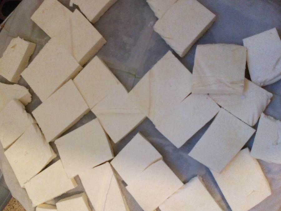 پنیر محلی تازه با شیر گاو تازه