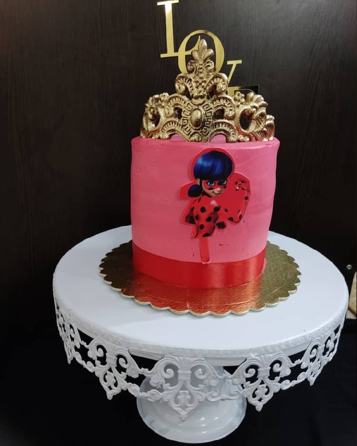 کیک تولد دختر توتفرنگی