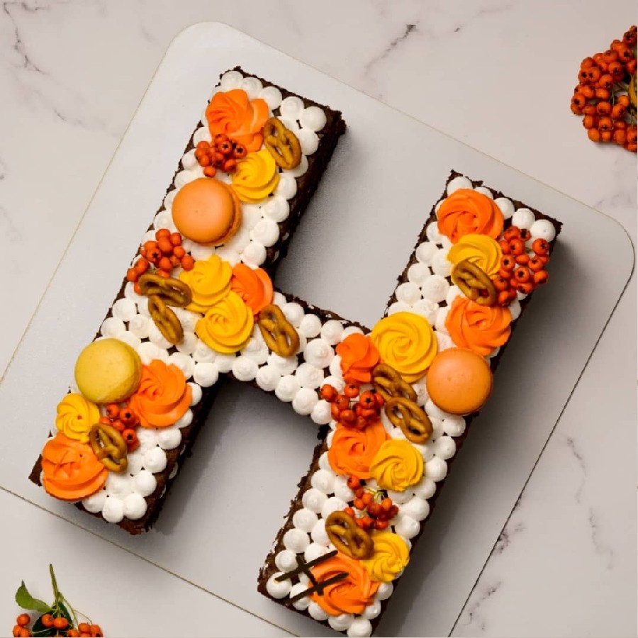 کیک حروف Hossein