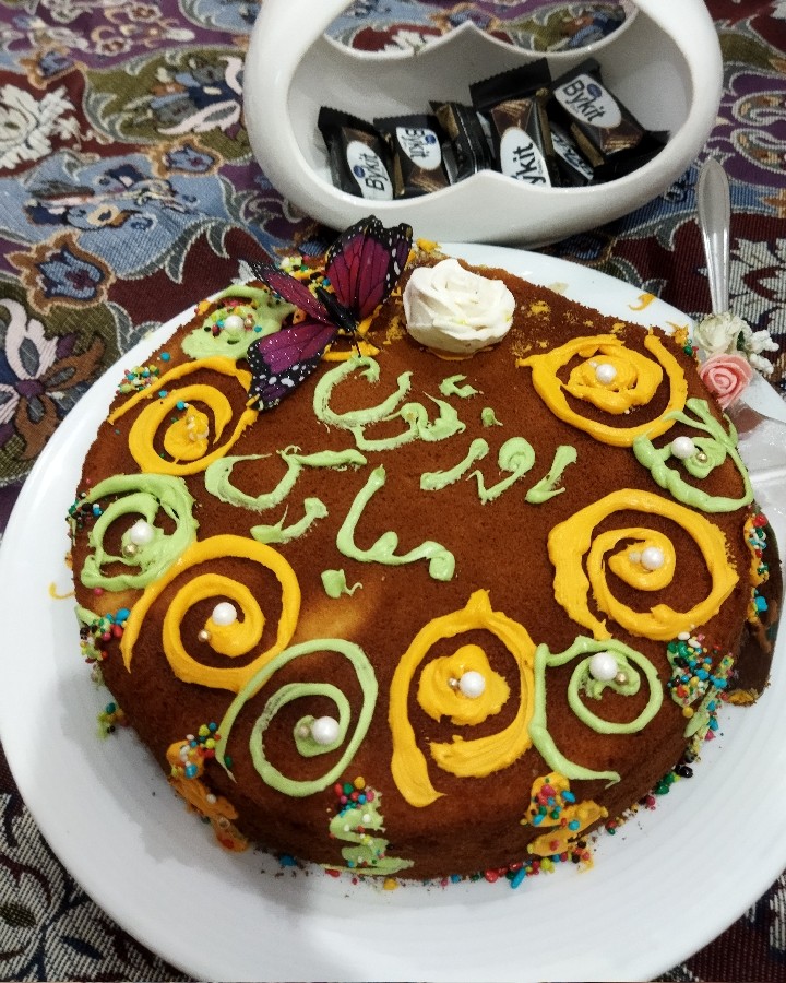 عکس کیک بمناسبت روز کودک.  که به دست اقا آمین پسر عموی سید علی به فنا رفت?
