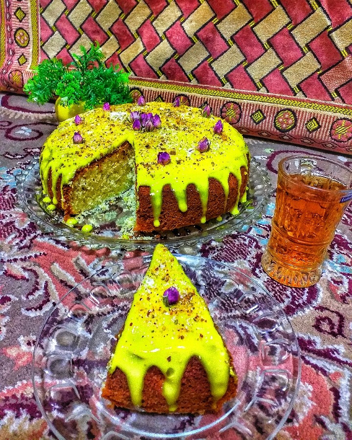 عکس کیک هل و گلاب زعفرانی