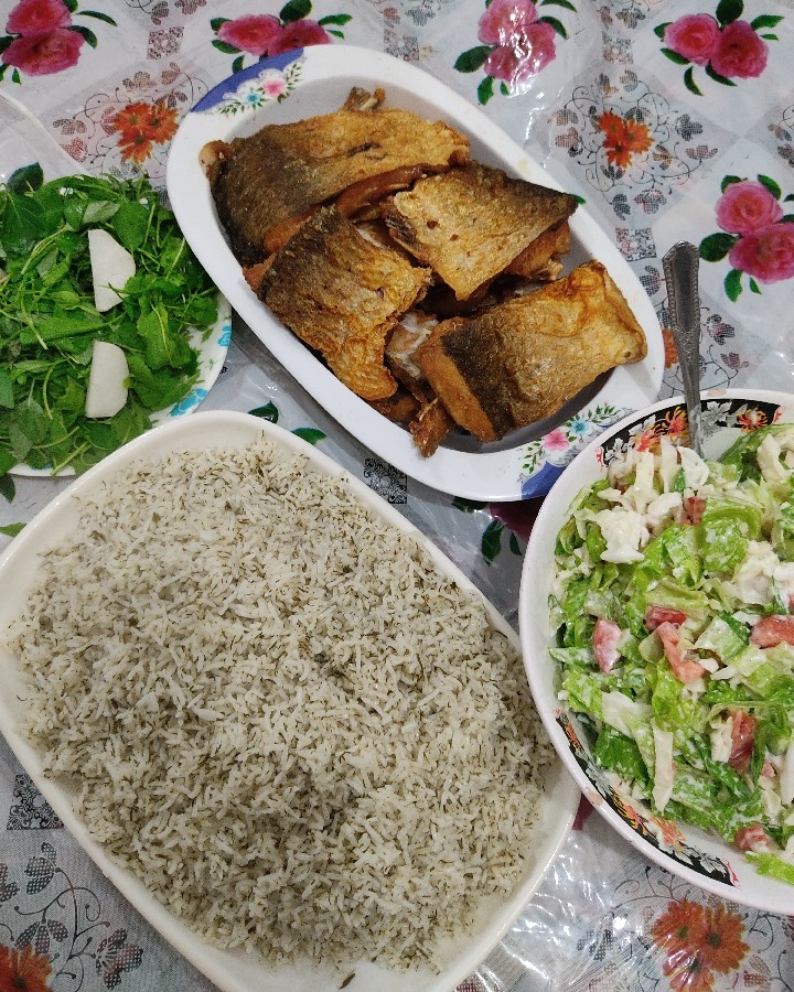 عکس سبزی پلو و ماهی سرخ شده 