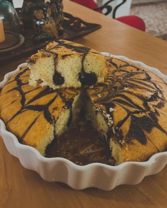 کیک زبرا با سس شکلاتی