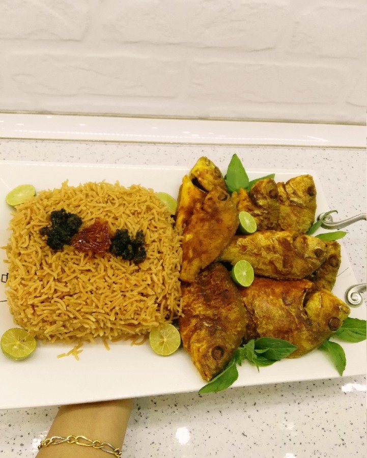 عکس ماهی شُوم سرخ شده با برنج شیرین و حشو