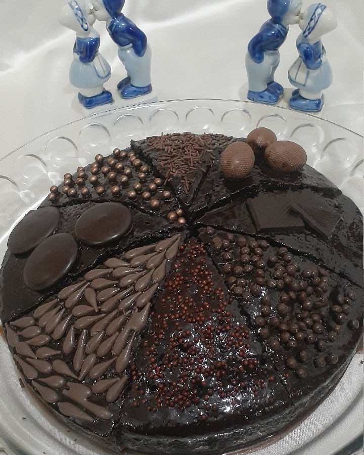 عکس یه کیک شکلاتی دیگه
سفارش آبجی جون