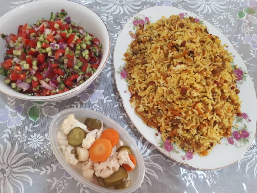 هویج پلو و سالاد شیرازی