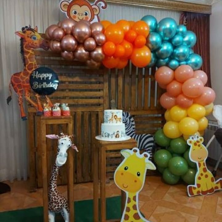 کیک دو طبقه روکش فوندانت مجمع حیوانات