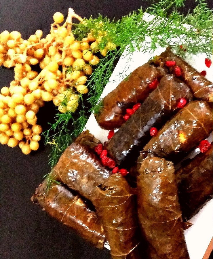 عکس دلمه برگ مو و شور غوره