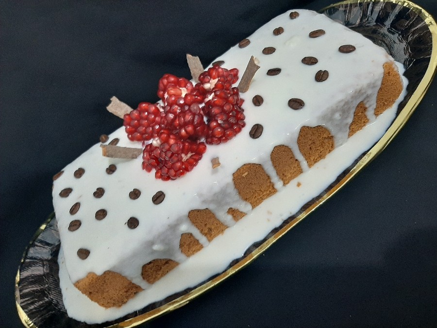 کیک شیفون وانیلی با سس گاناش سفید 