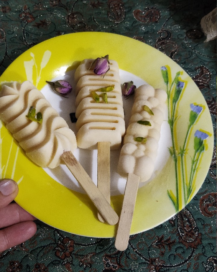 عکس بستنی شیرعسلی