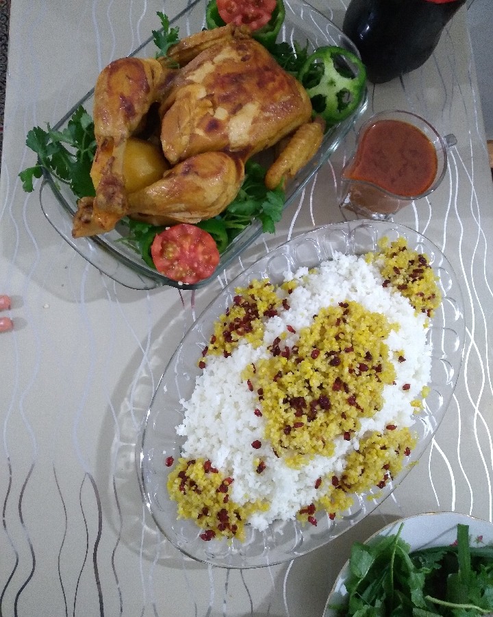 عکس مرغ شکم پر با قابلمه رز پز