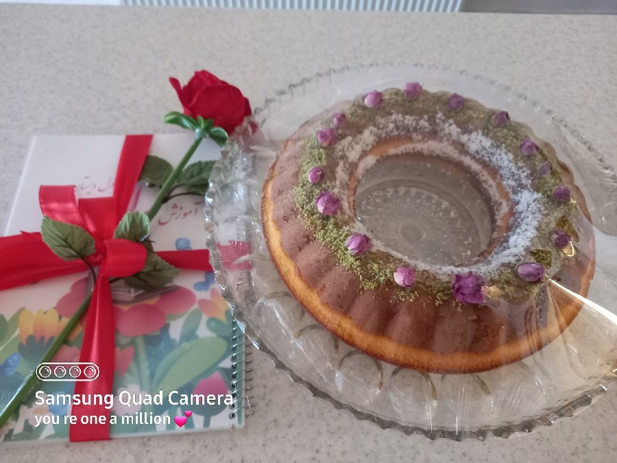 عکس کیک زعفران وگلاب برای جشن قرآن دخترم