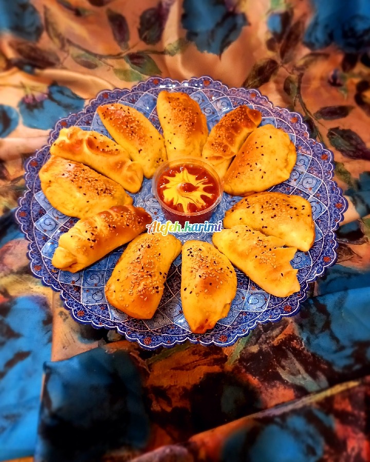 عکس پیراشکی گوشت با خمیر خونگی
