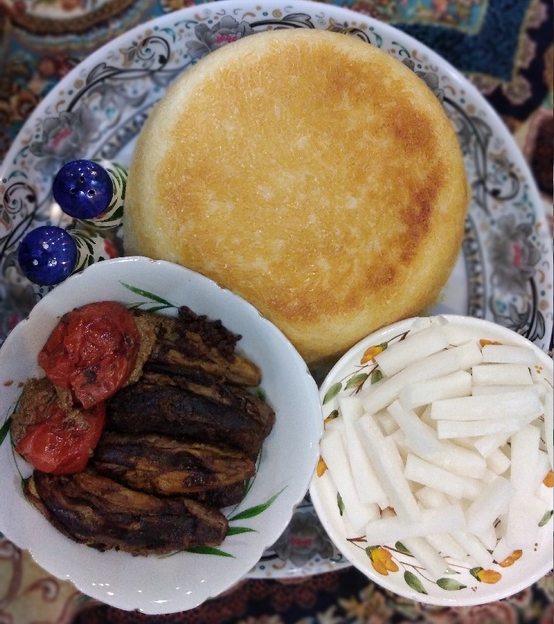 عکس بادمجان وگوجه شکم پر با مغز گردو (بادمجان کباب شمالی)