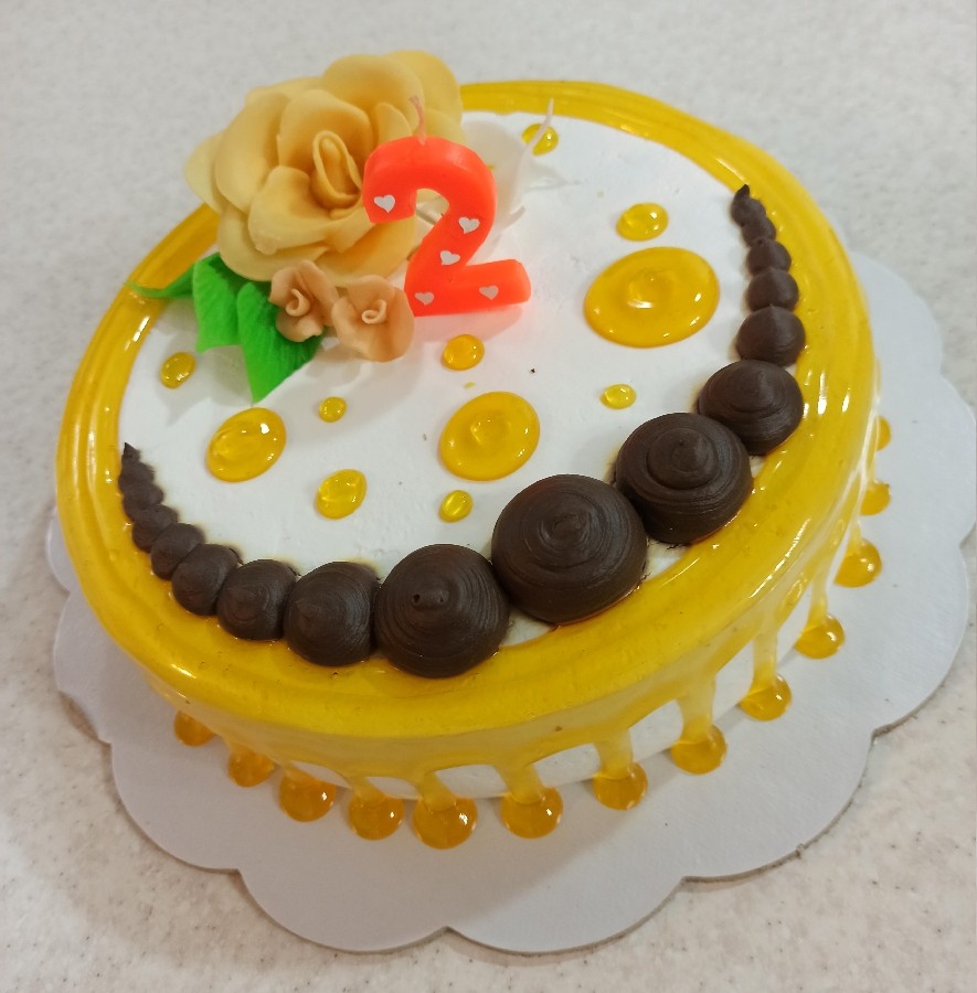 عکس کیک تولد با تزیین شکلات و ژله بریلو
