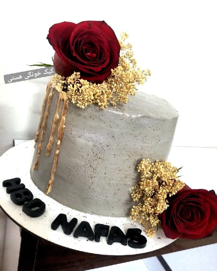 کیک با گل طبیعی