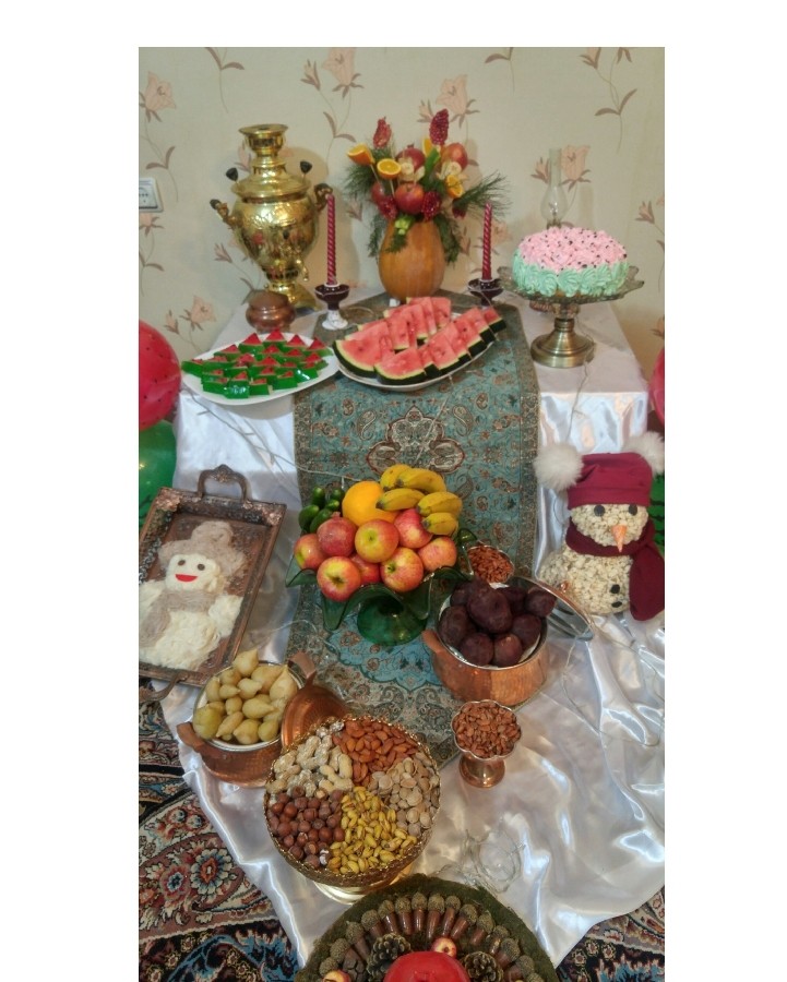 عکس شب یلدای ما خونه مادر عزیزم باتاخیر