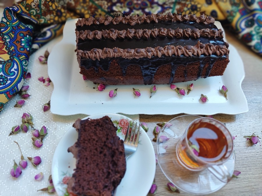 عکس کیک شکلاتی بی بی با روکش گاناش 