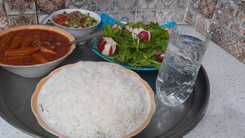 عکس خورشت بامیه وپلو توهوای بارونی اهواز