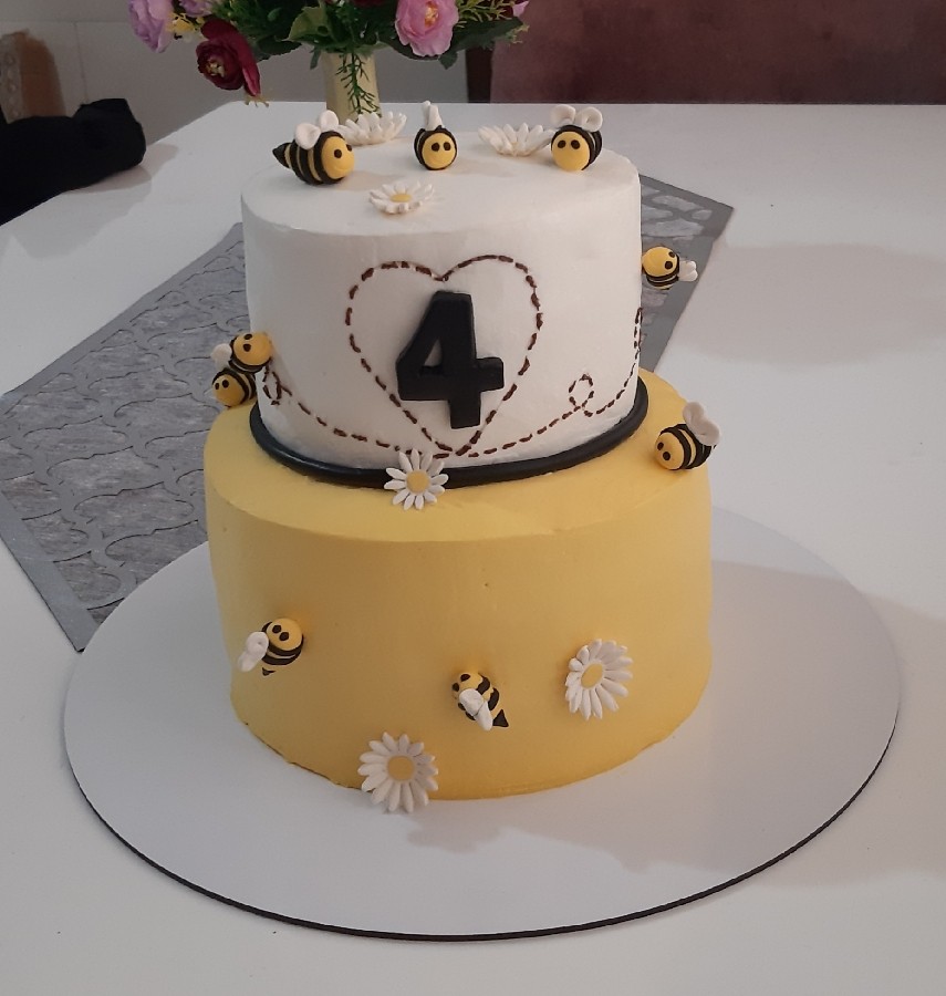 کیک ۲کیلویی بامزه زنبوری برای مشتری گلم??