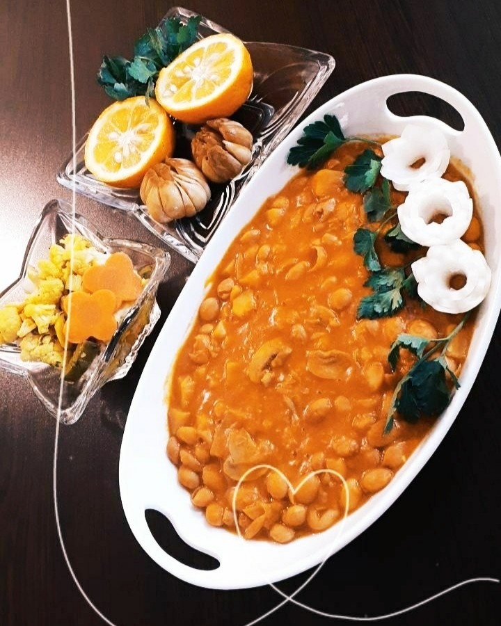 عکس خوراک لوبیا چیتی و قارچ 