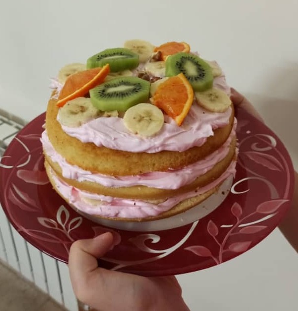 کیک اسفنجی ی میوه ای