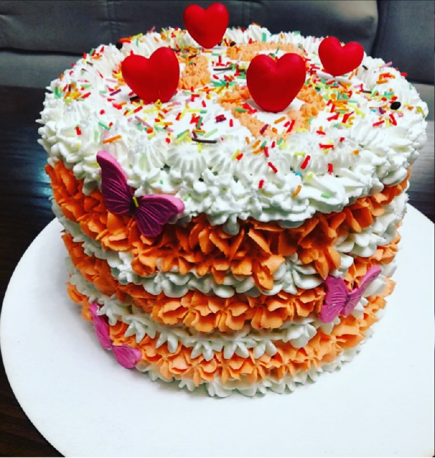 کیک تولد با روکش فقط خامه