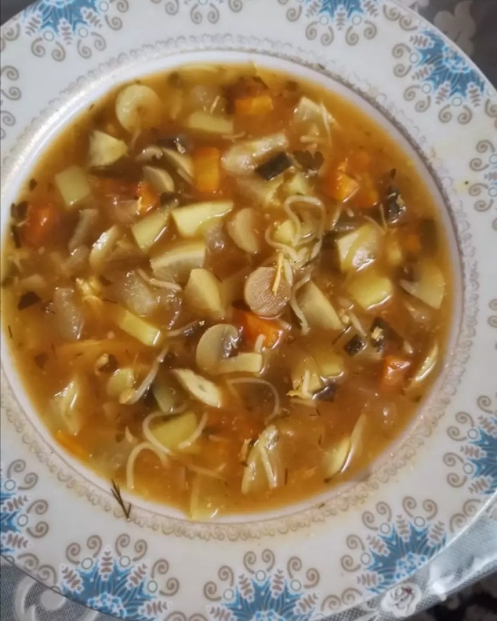 سوپ رشته و قارچ 