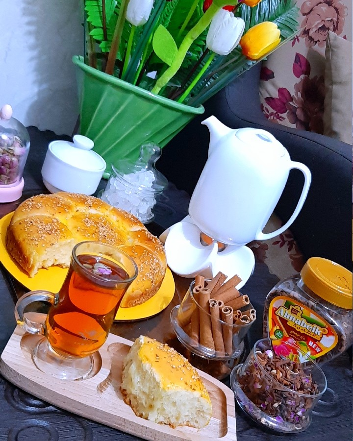 عصرانه نان کیک با چای میوه ای
نان کندو (لانه زنبوری)