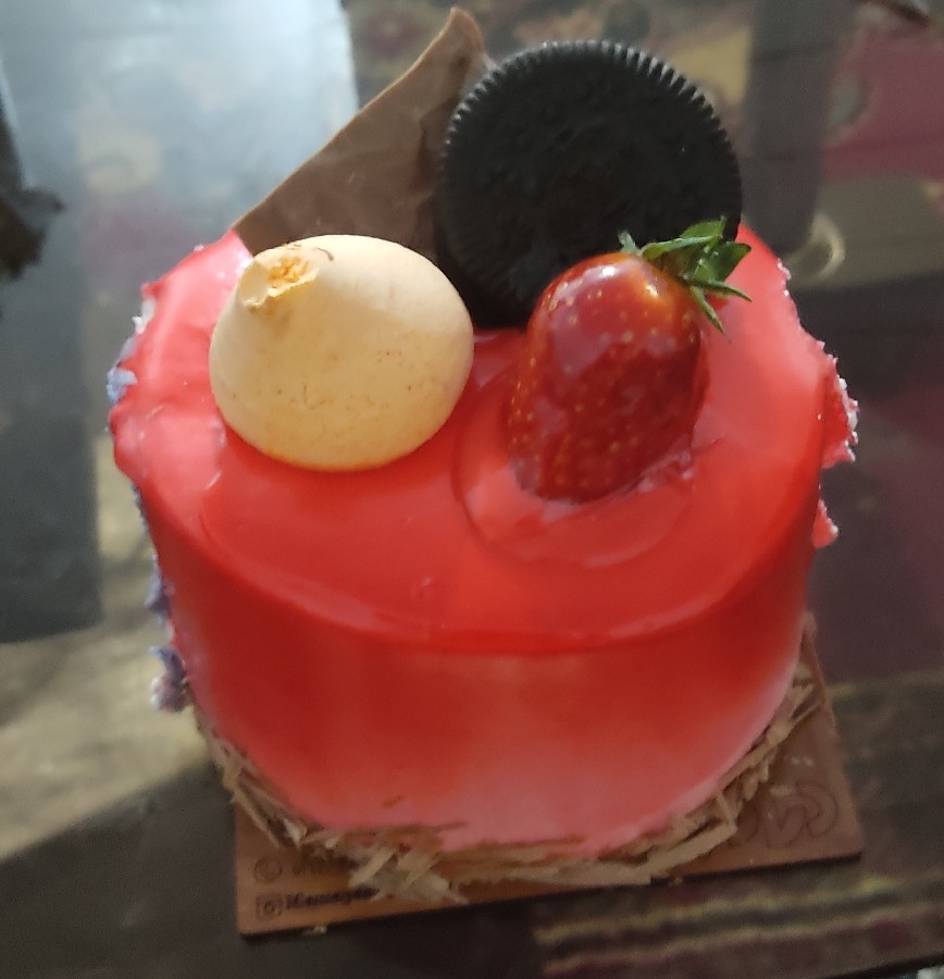 کیک خودم پز باطعم های توت فرنگی شکلاتی وانیلی آخری هم رنگ خوراکی باطعم دهنده هلو