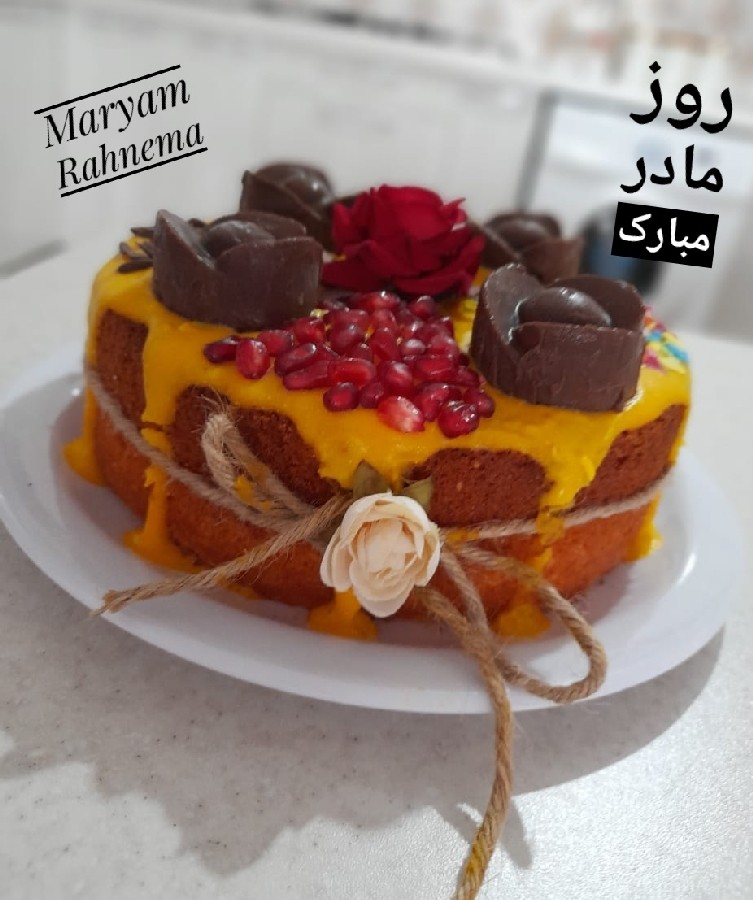 عکس کیک نارگیلی با روکش کرم زعفرونی