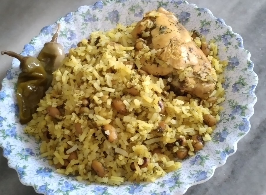 لوبیا چشم بلبلی پلو با مرغ