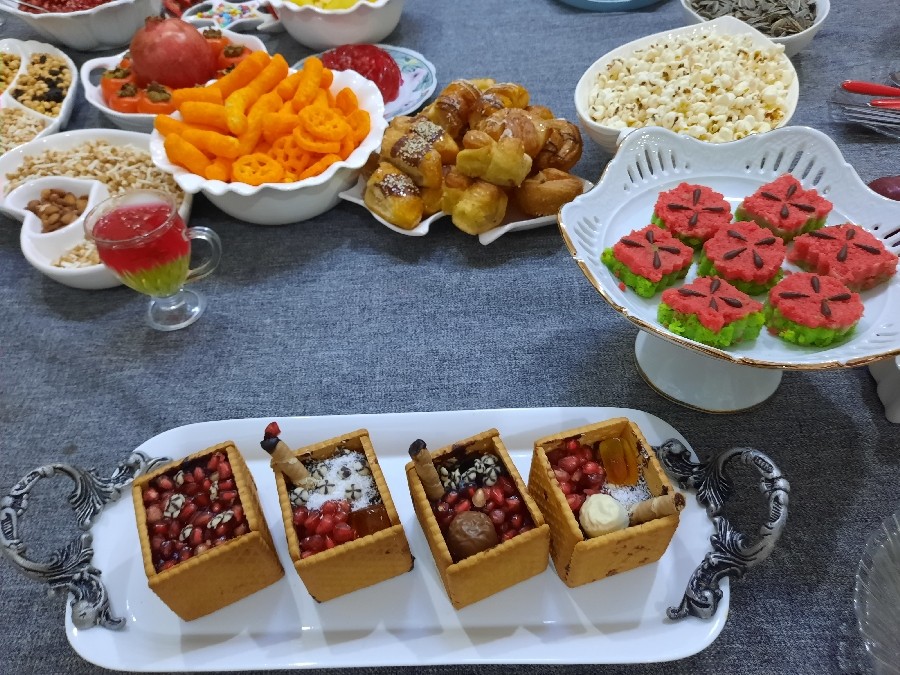 عکس دسر بیسکویتی بیسکویت هندونه ای یلدا