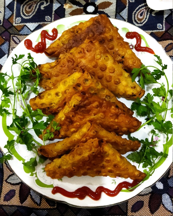 عکس سمبوسه مرغ و سیب زمینی