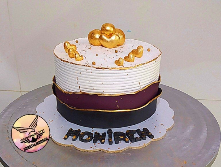 عکس #کیک زنونه با فیلینگ مخصوص به وزن ۱/۴۰۰