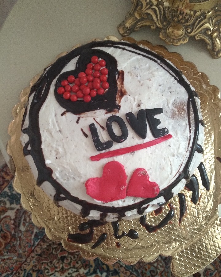 اینم کیک روز مرد و ولنتاین برای عشقم،





یهویی تصمیم گرفتم ارسالش کنم تزئین نداره?