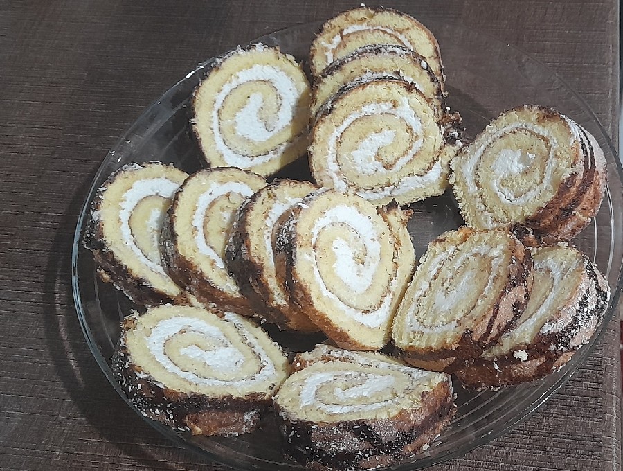 عکس شیرینی رولتی خانگی