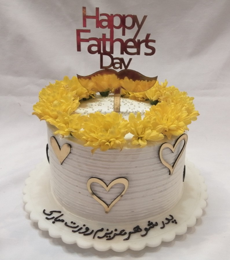عکس کیک روز پدر با دکور گل طبیعی