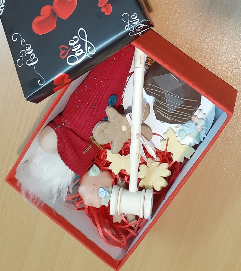 کوکی و شکلات های گَلِنتاین ما ^_^