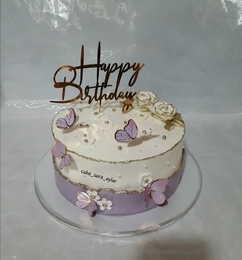 کیک با تم گل و پروانه
