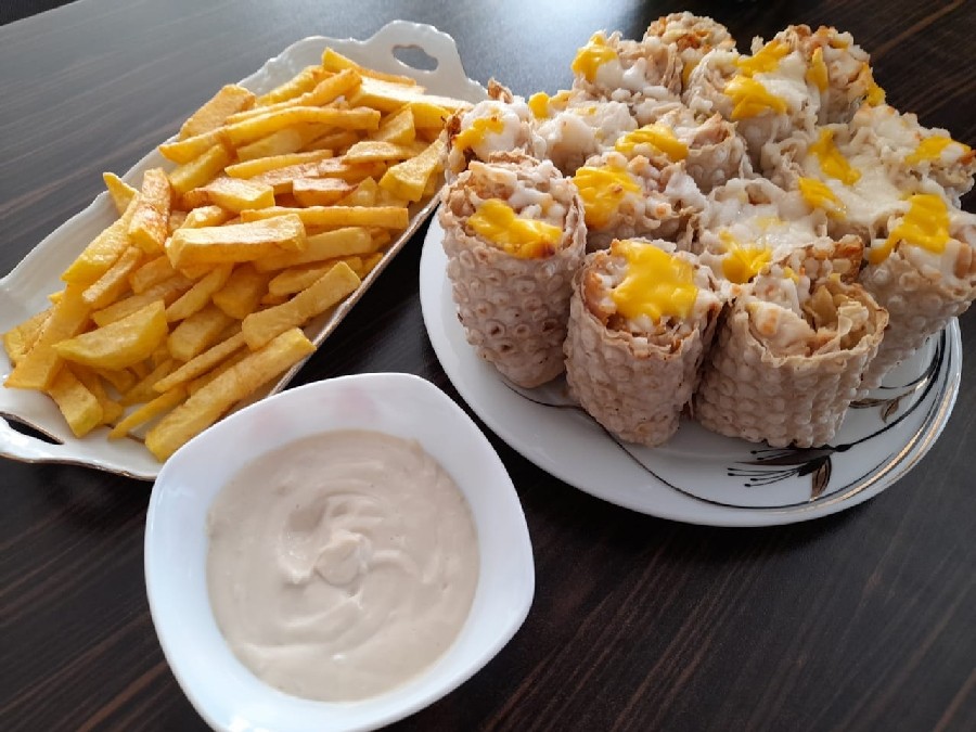 عکس شاورما مرغ با سس ارده