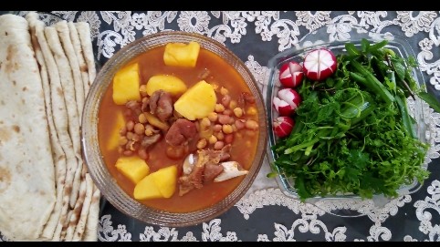 عکس آبگوشت و نان تنوری، خانگی